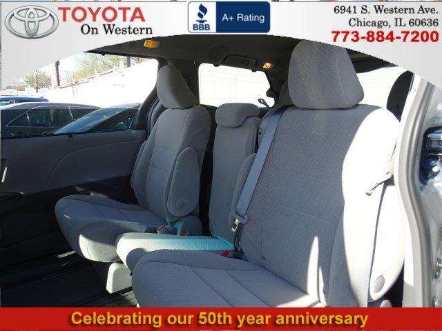 Toyota Sienna 2017 photo 4